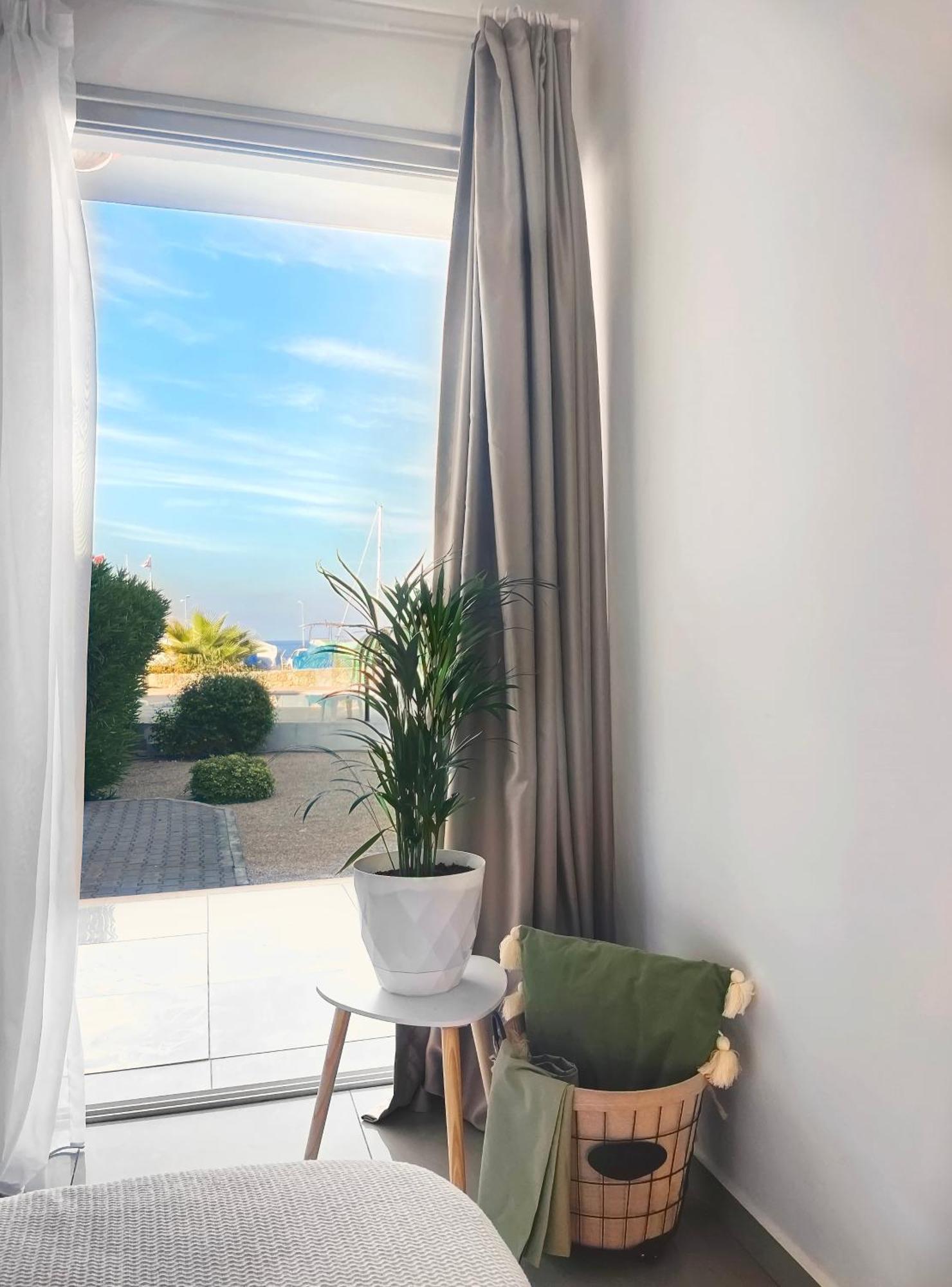 Spacious Three-Bedroom Apartment With Sea View A4 ลาปิโทส ภายนอก รูปภาพ