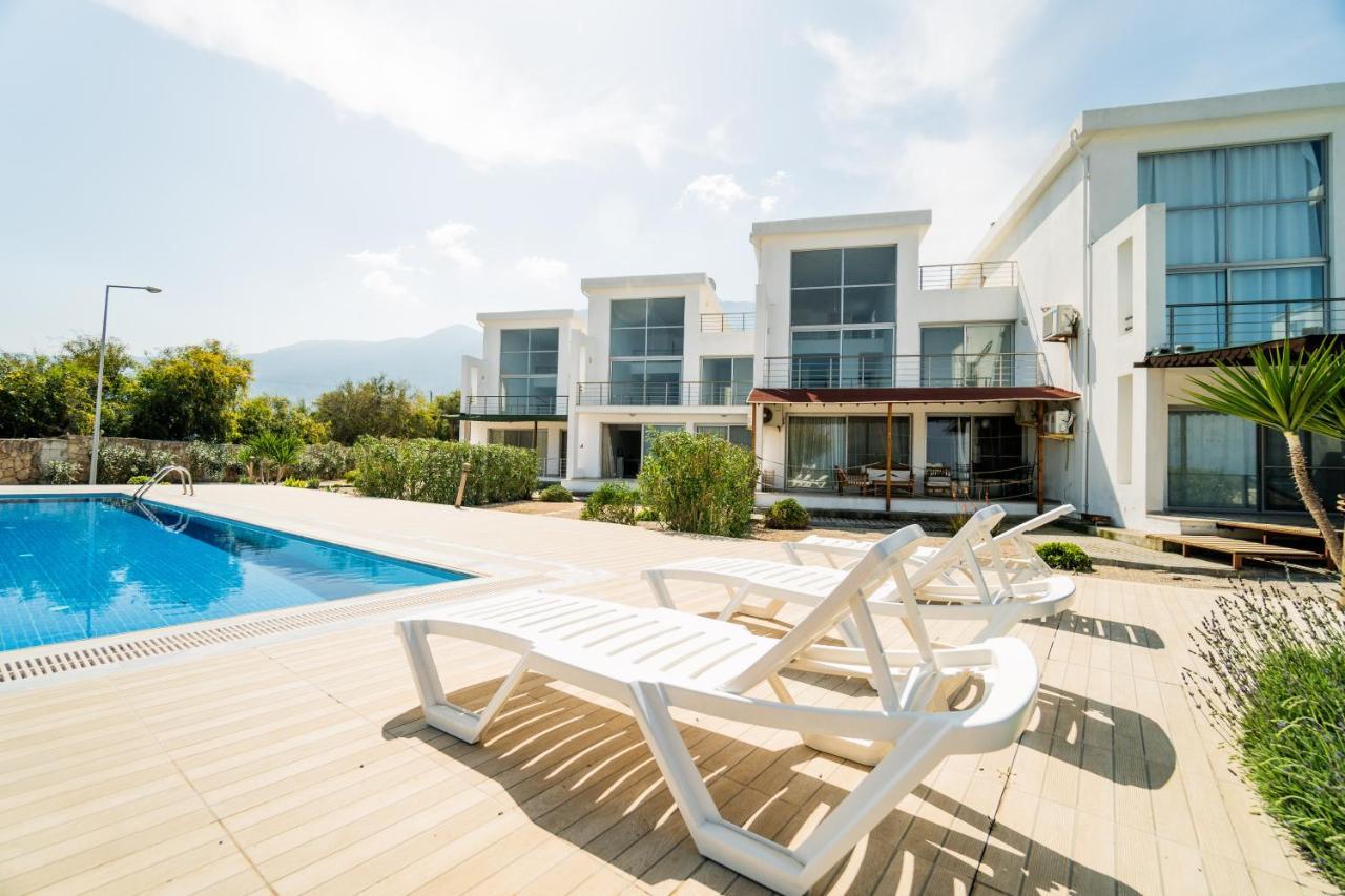 Spacious Three-Bedroom Apartment With Sea View A4 ลาปิโทส ภายนอก รูปภาพ