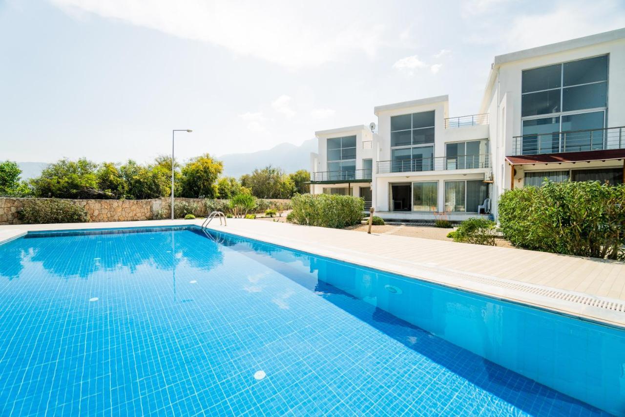 Spacious Three-Bedroom Apartment With Sea View A4 ลาปิโทส ภายนอก รูปภาพ