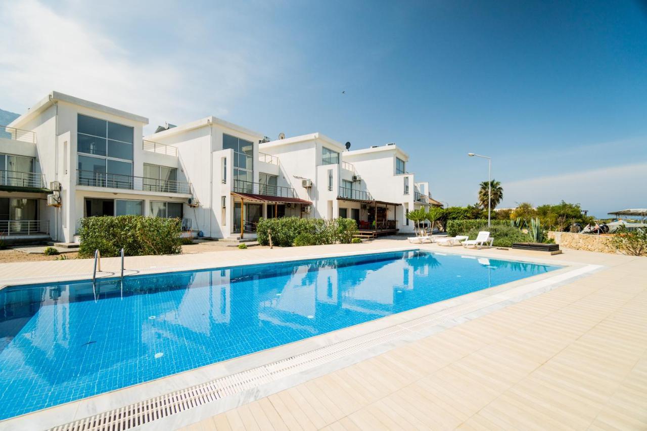Spacious Three-Bedroom Apartment With Sea View A4 ลาปิโทส ภายนอก รูปภาพ